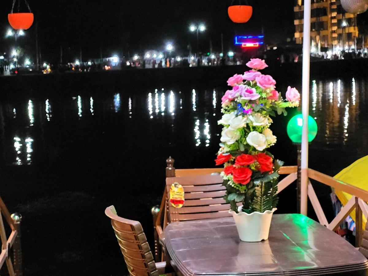 Tashkand Houseboat Srinagar  Exterior photo