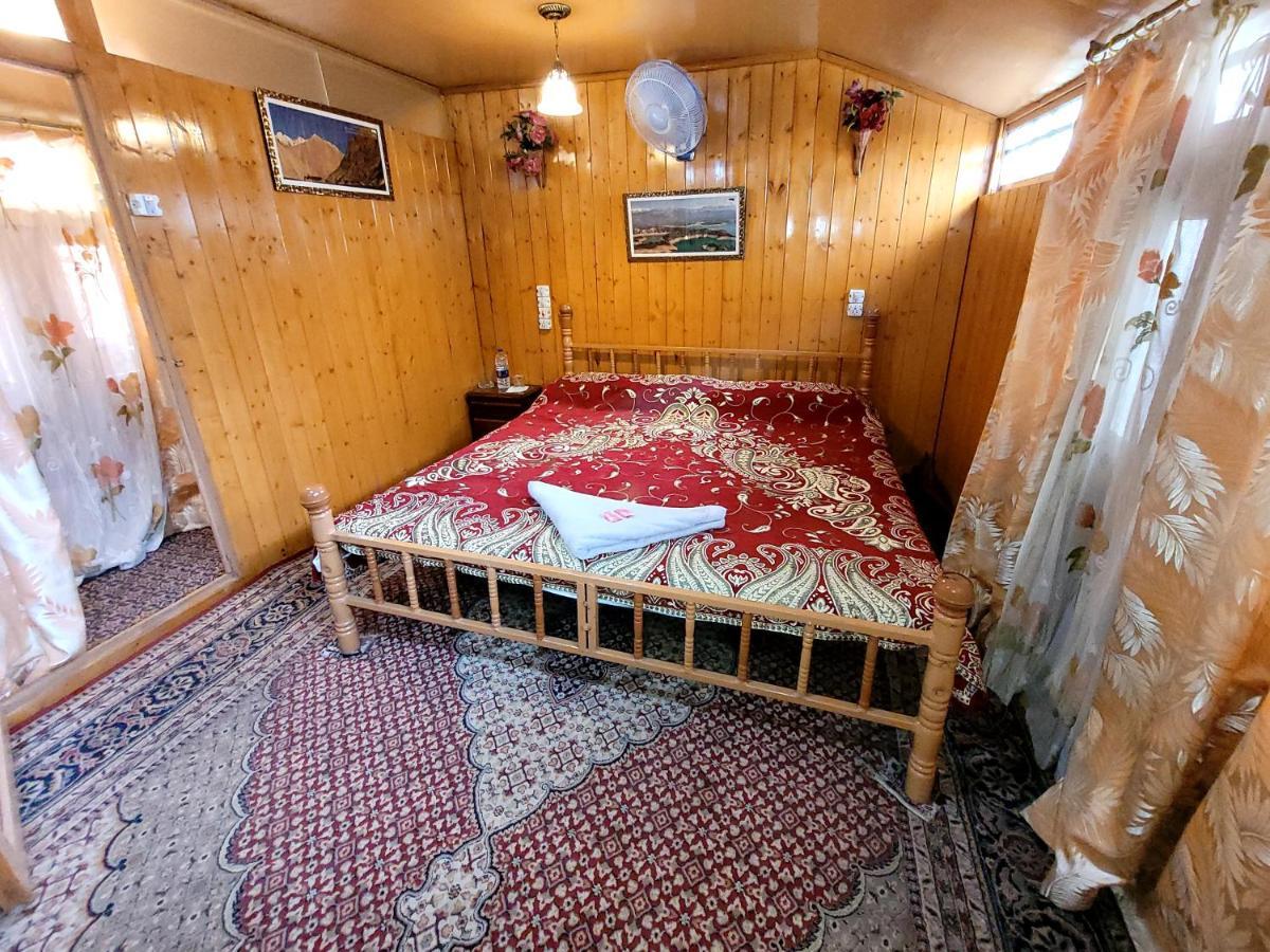 Tashkand Houseboat Srinagar  Exterior photo
