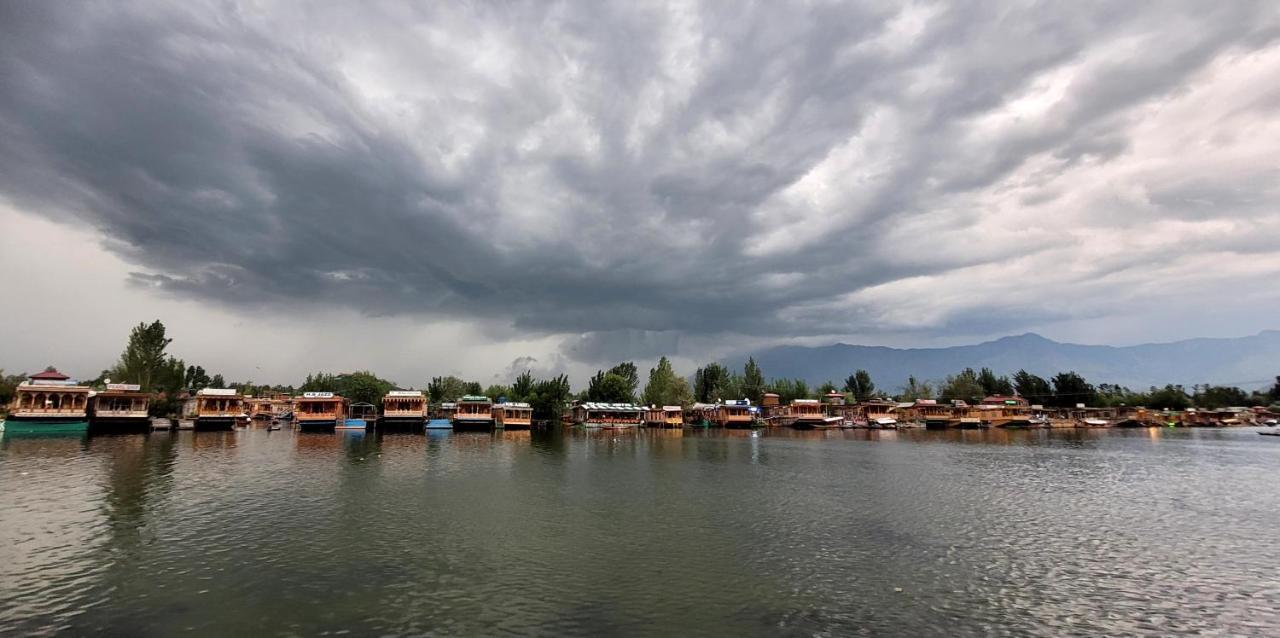 Tashkand Houseboat Srinagar  Exterior photo