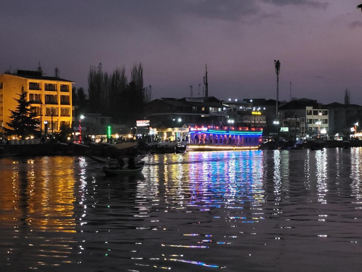 Tashkand Houseboat Srinagar  Exterior photo