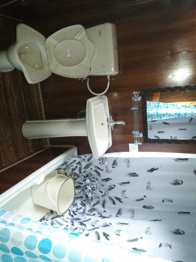 Tashkand Houseboat Srinagar  Exterior photo