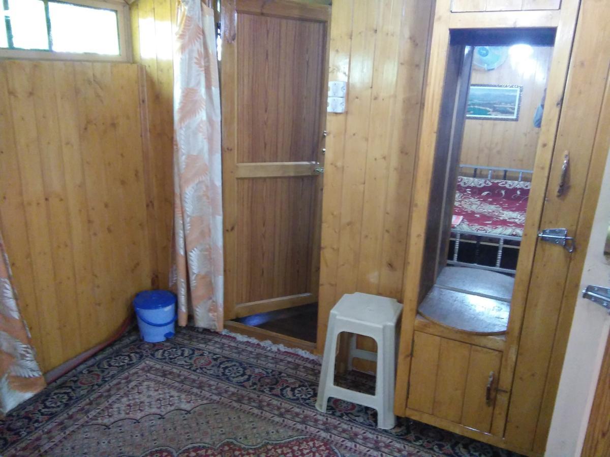 Tashkand Houseboat Srinagar  Exterior photo