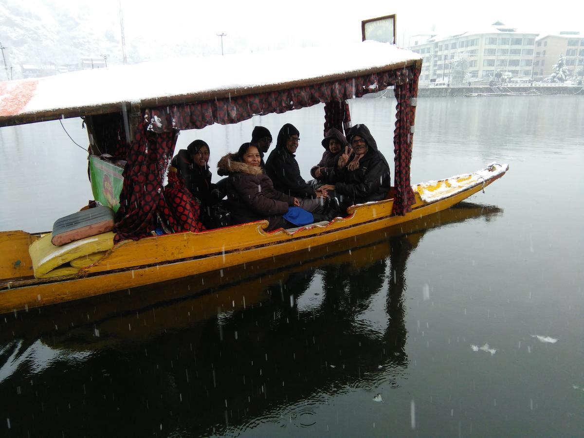 Tashkand Houseboat Srinagar  Exterior photo