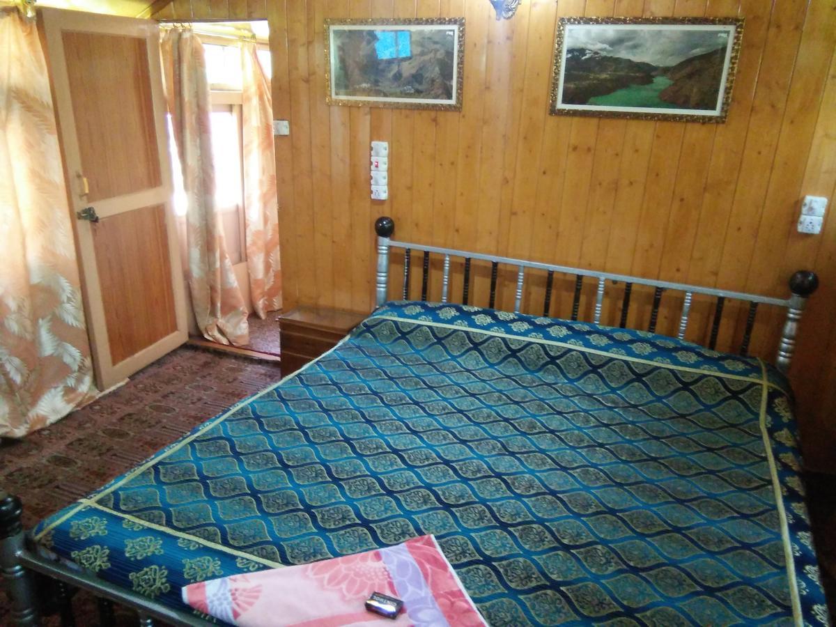 Tashkand Houseboat Srinagar  Exterior photo